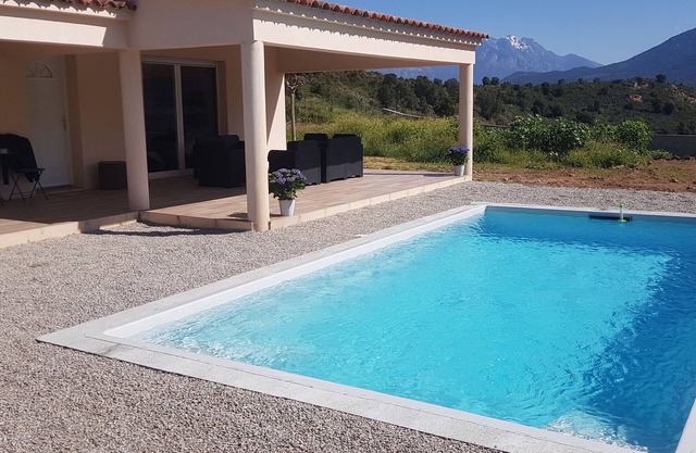Quiet house with pool between sea and mountains in the middle of the corsican maquis
