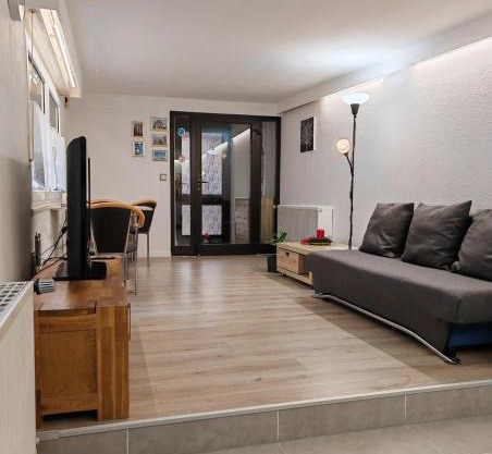 Quiet little house with seperate entrance