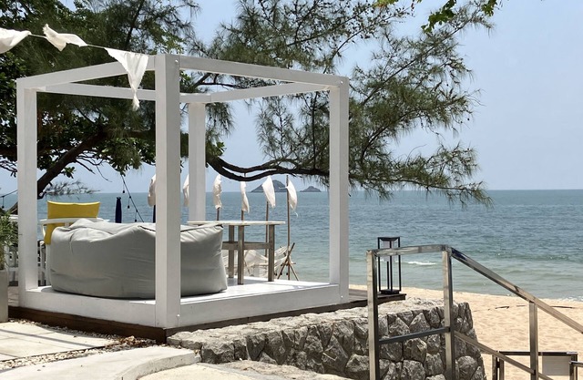 Quiet luxury 5 min from 2 beaches w/green views & ocean breeze Kluai Mai Villa