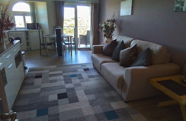 Quiet Mountain Views but near to all local amenities of shops and restaurants