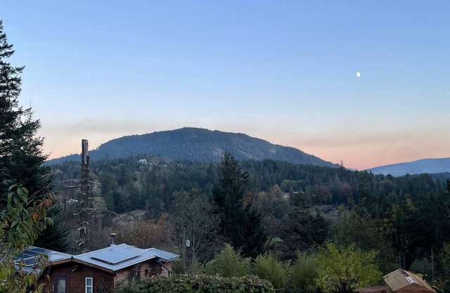 quiet mountainside farm close to crofton chemainus duncan