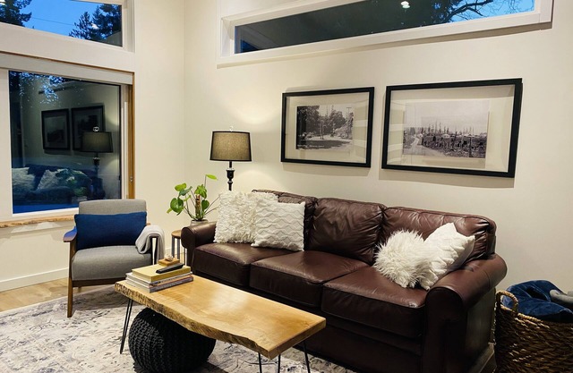 Quiet oasis steps from the Sooke River.