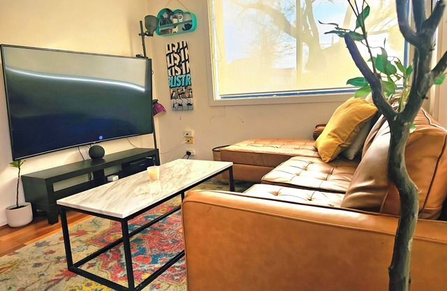 Quiet, peaceful northcote 1 bedroom unit
