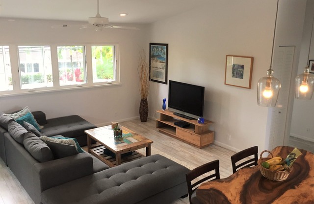 Quiet, Private, Beachy 2-bedroom, Walk to Kailua Beach, A/C