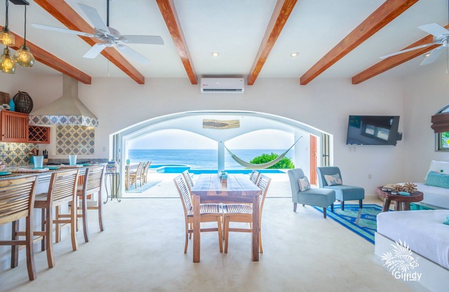 Quiet & private Oasis, just steps away from all the conveniences!