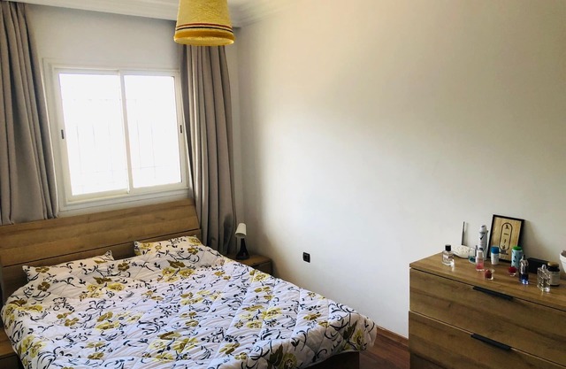 Quiet residence with swimming pool by the sea