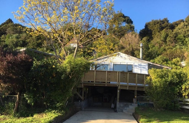 Quiet retreat near beach, bush walks and cafes