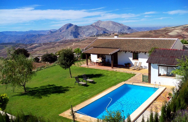 Quiet rural house in the center of Andalusia with stunning views