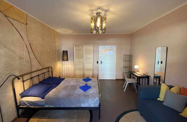 Quiet studio apartment - living close to the center in a Bauhaus monument