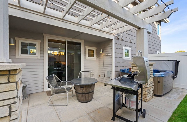 Quiet Urban Community – Designer Home W/Hot Tub!