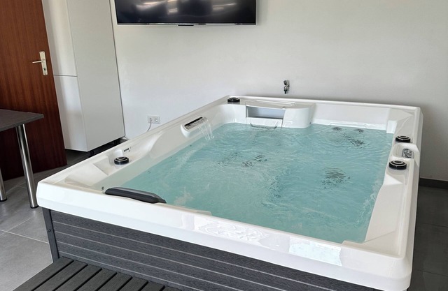 Quiet vacation apartment with whirlpool and barrel sauna