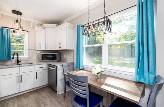 Quietude Place · Stylish 2 Bedroom House with Full Kitchen near HPU