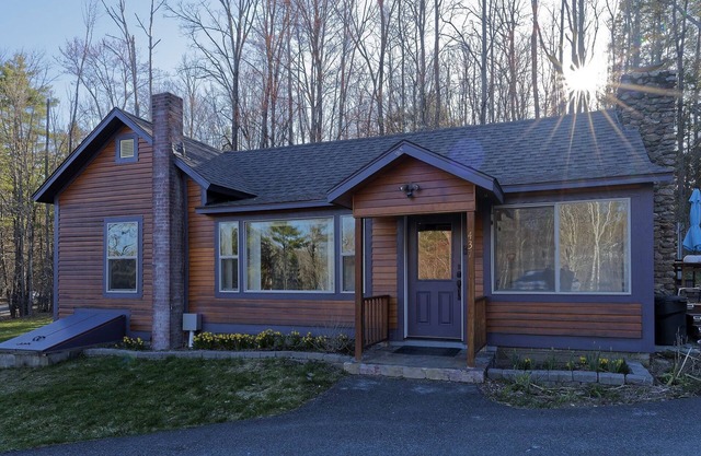 Qutie Pie House 2 Bedroom Home by RedAwning