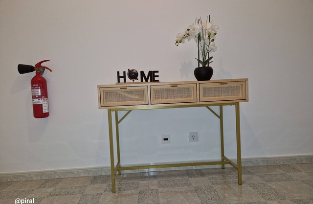 R/C de moradia familiar c/entrada independente, espaçosa e ideal para famílias