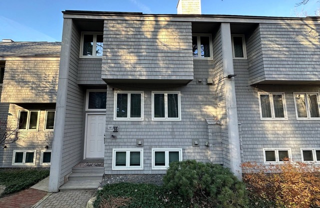R18 Updated Ski-in Ski-out Bretton Woods Townhome; AC, mountain views, dog friendly!