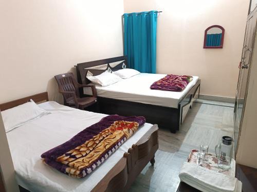RaghuvarDham Delux AC 1 Double Bed, 1 Single Bed Room