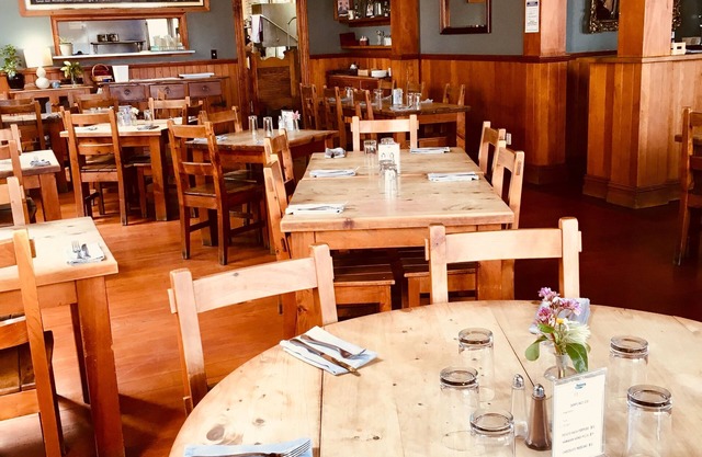 Raglan Harbour View Hotel