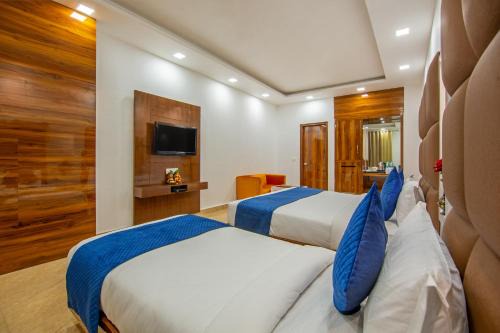 Rahul Palace By Golden Tree