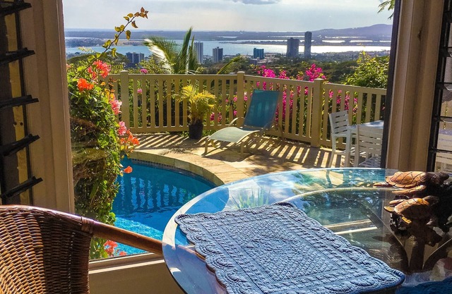 Rainbow Inn. Pearl Harbor View. Great for a quiet get away or bring family.