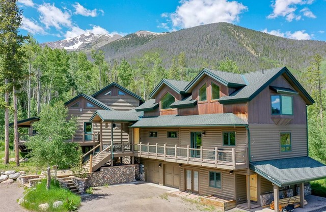 Rainbow Lake Retreat: Spacious 5 Bedroom Frisco Home