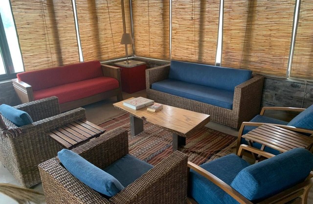 RajNikas Farm- Charming 2 BR Pet friendly Glass house farm with private pool