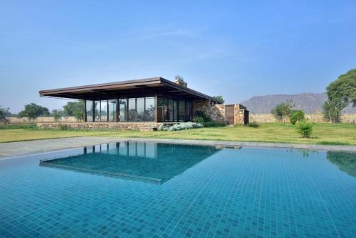 RajNikas Farm Pet friendly Glass House with pool