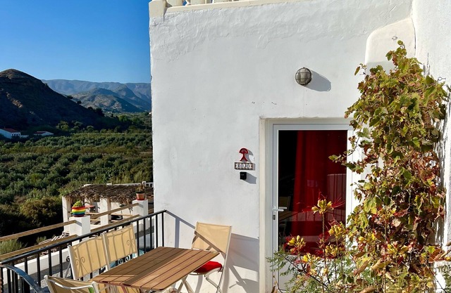 Rambla Retreats Apt Rojo, shared pool & hot tub. Great views of Rambla de Oria