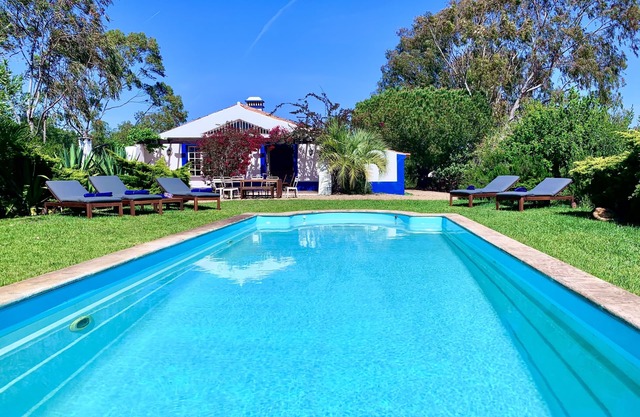 Ranch by the river with swimming pool & bbq