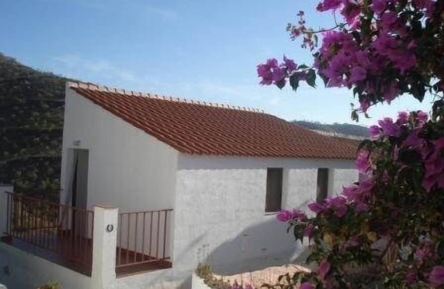 Ranch Studio in Quiet White Village Setting with shared Pool and Hot Tub