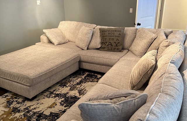 Rare gem, w/free parking, wifi, home gym and close to hiking trail