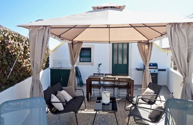 RARE ! House 180m2 with terrace in historical center.