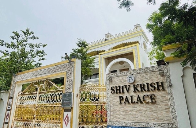 Rates are per rooms with roof top private pool.kitchen also provided.