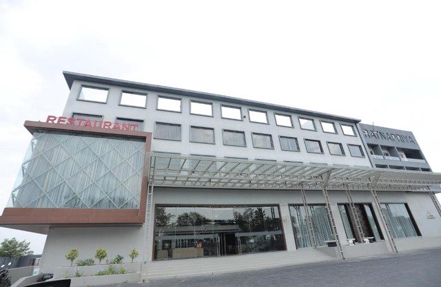 Ratnapriya hotel and resort