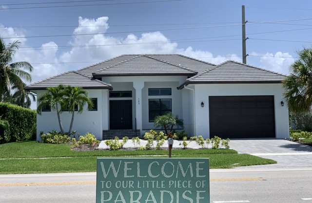 Read my reviews, 4 bedrooms with heated pool/hot tub, perfect property on Marco!