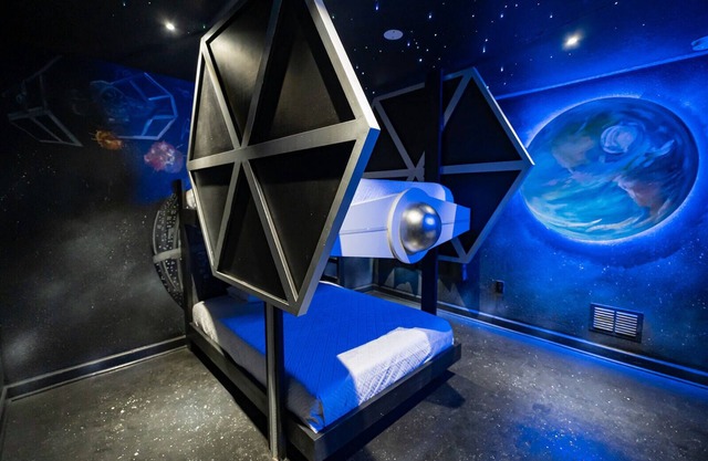 Rebel's Retreat Galactic Outpost by Galaxy's Edge