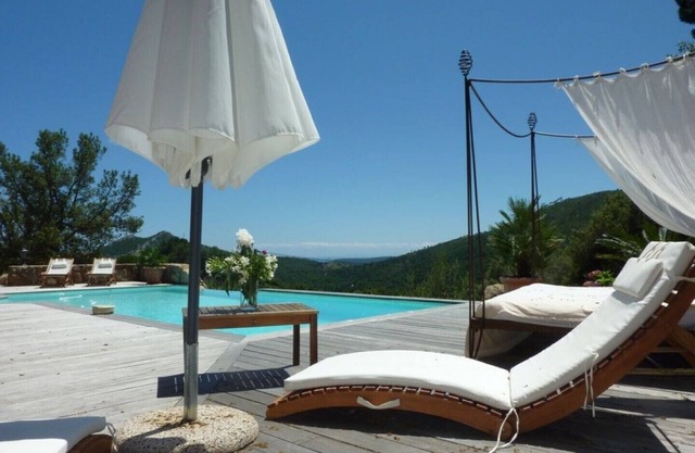 Recent luxury villa in charming village near Porto-Vecchio