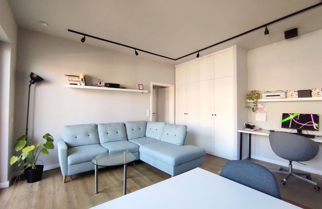 Recently refurbished flat, very well connected and close to Mauerpark