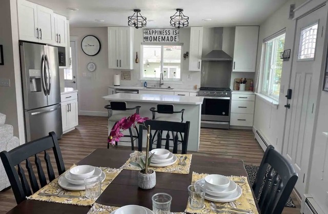 Recently remodeled Ranch Style Home 1 king bed,1 queen bed, large deck