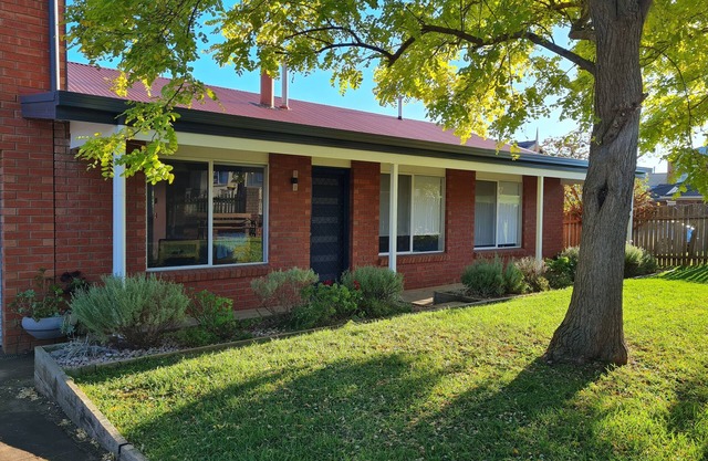 Recently renovated house in quiet leafy surroundings.