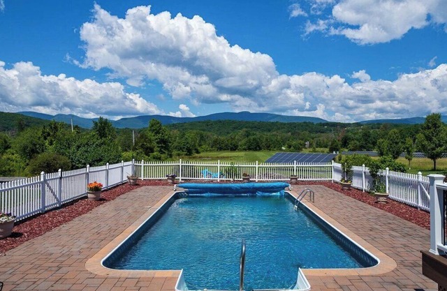 Recently Renovated Mountain Home close to Ski Mountains of Hunter and.