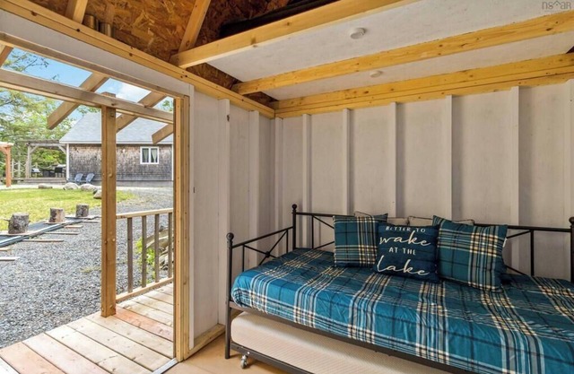 Reconnect and Unwind at this cozy 2 bedroom cabin on the Lake.