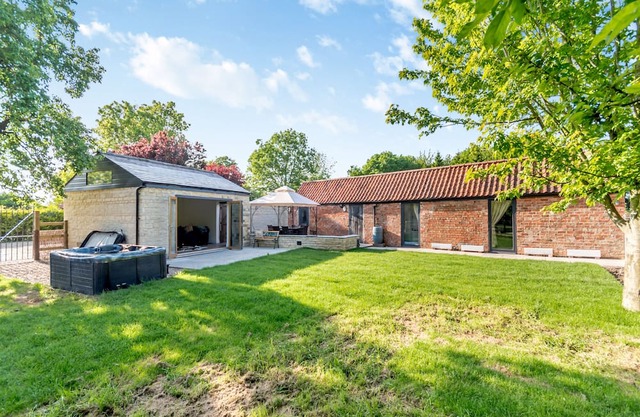 Red Brick Barn - UK39916