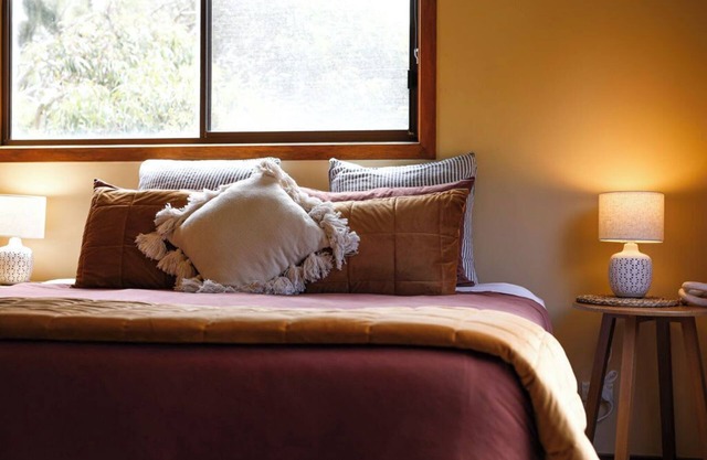 Red Cedar Cottage Coastal Retreat wood fire GOR