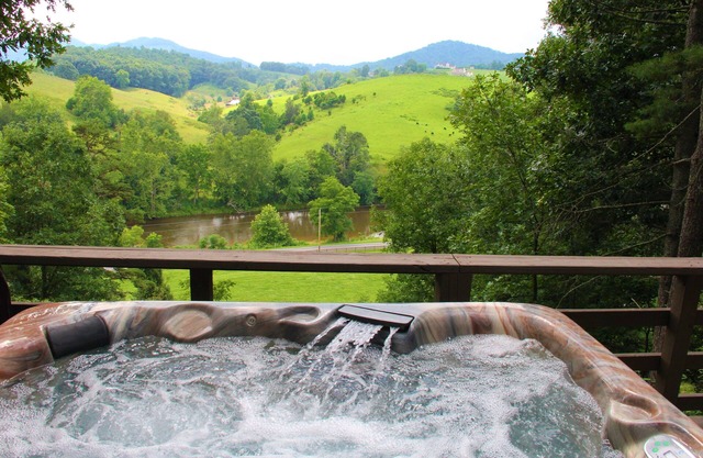 Red Dog Barn.on a 65 acre bison ranch!