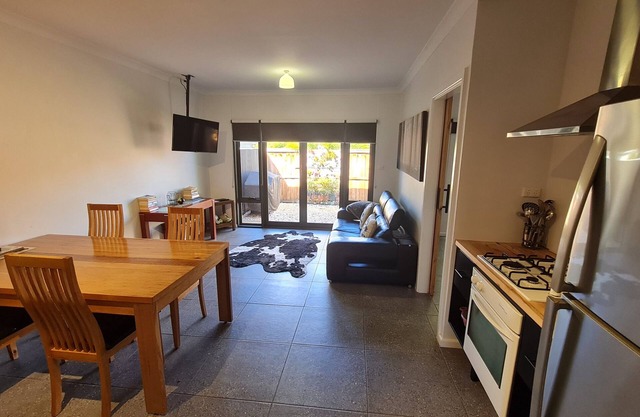 Red Ochre- Large Apartment with Private Courtyard