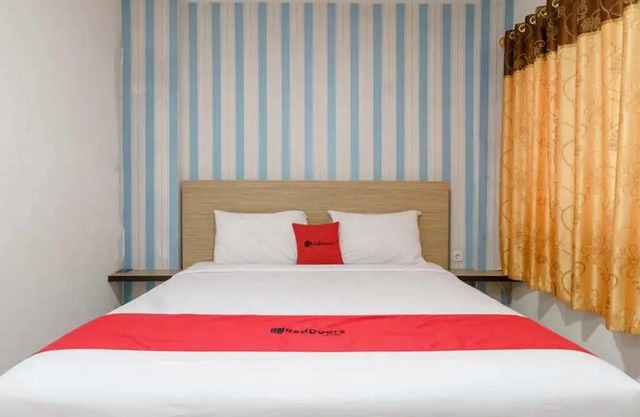 RedDoorz Plus @ Cemara Asri Medan