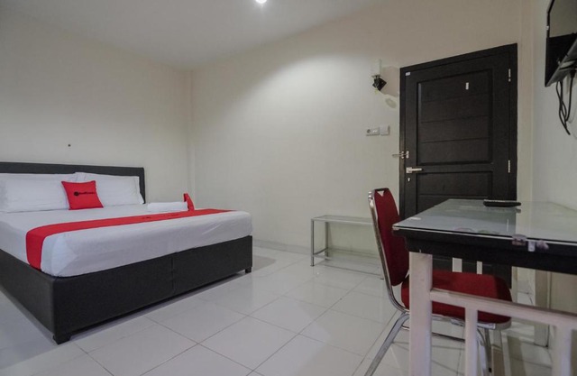 RedDoorz Syariah near Jamtos Jambi