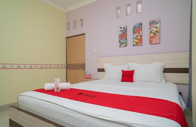 RedDoorz Syariah Near Lapangan Dwiwarna Barabai