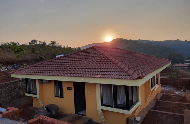 Redstone Hills, Karle, Diveagar