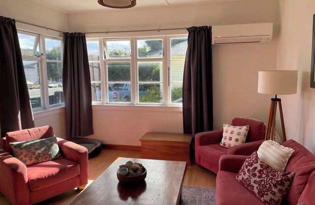 Reefton - Relaxed West Coast Getaway - Close to Town - Pet Friendly